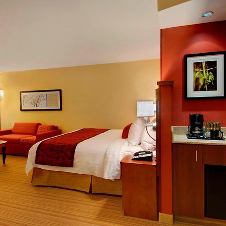 Courtyard By Marriott Madison East Otel Oda fotoğraf