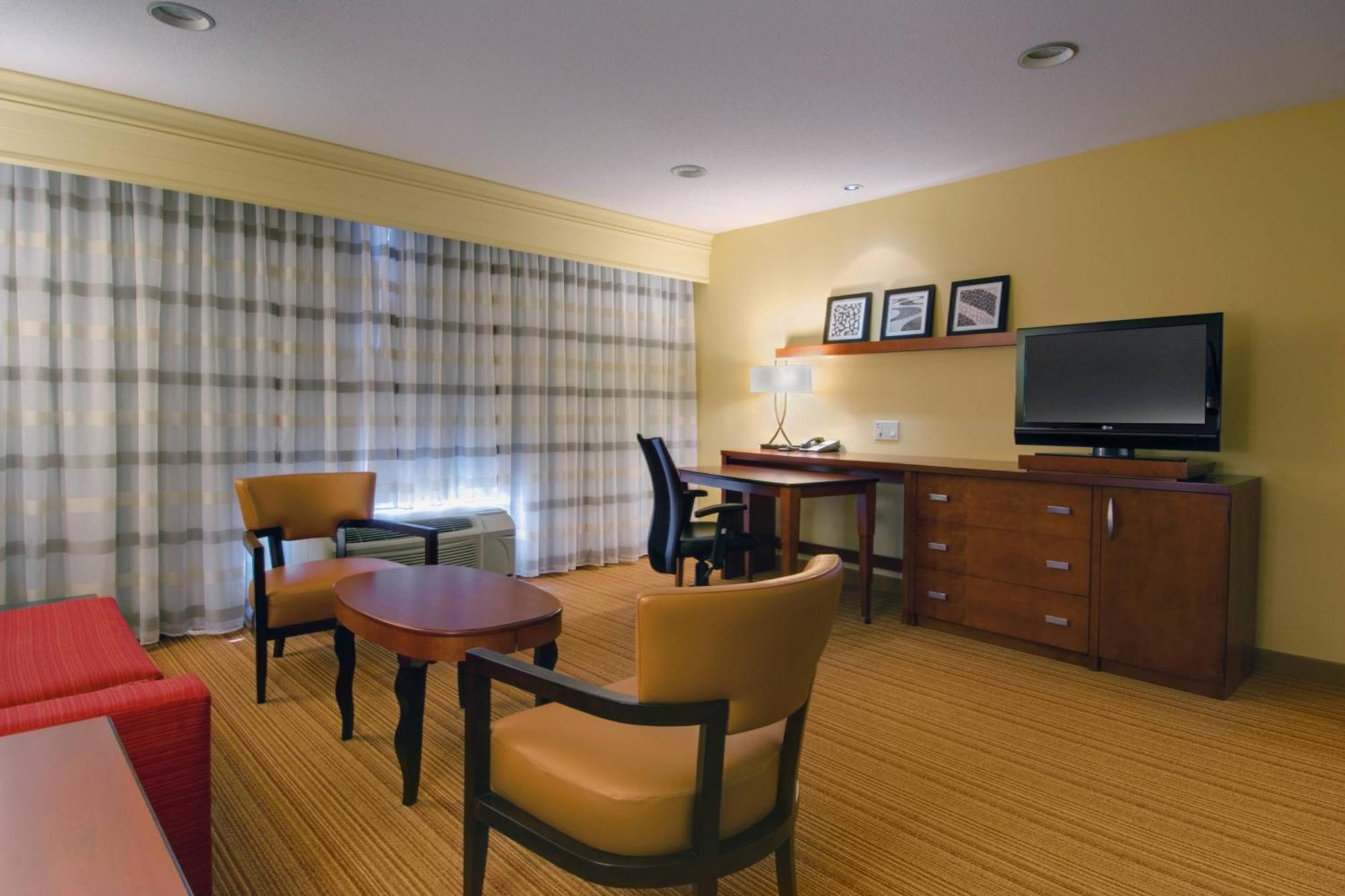 Courtyard By Marriott Madison East Otel Dış mekan fotoğraf