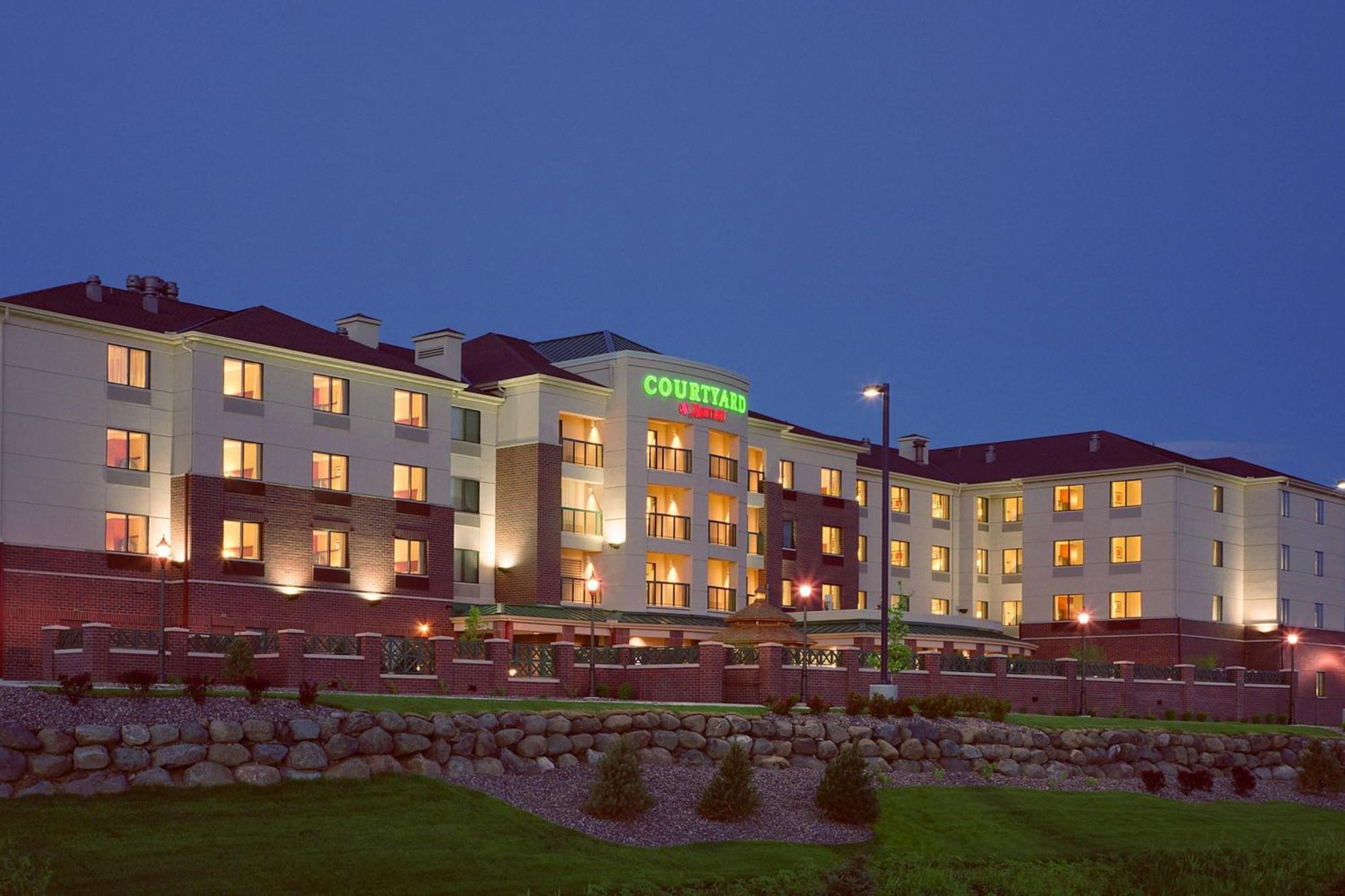 Courtyard By Marriott Madison East Otel Dış mekan fotoğraf