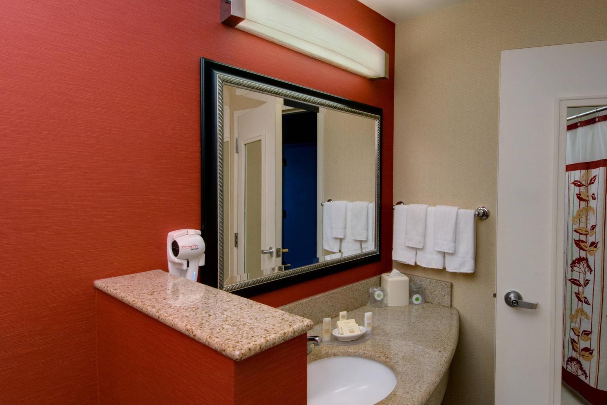 Courtyard By Marriott Madison East Otel Dış mekan fotoğraf